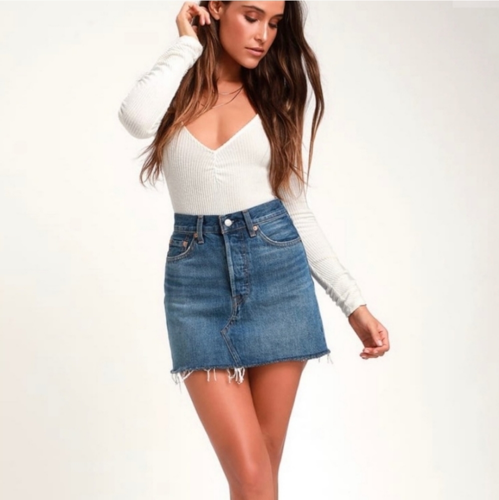 NEW Levi's Premium High Waist Cut Off Denim Skirt - Picture 2 of 8